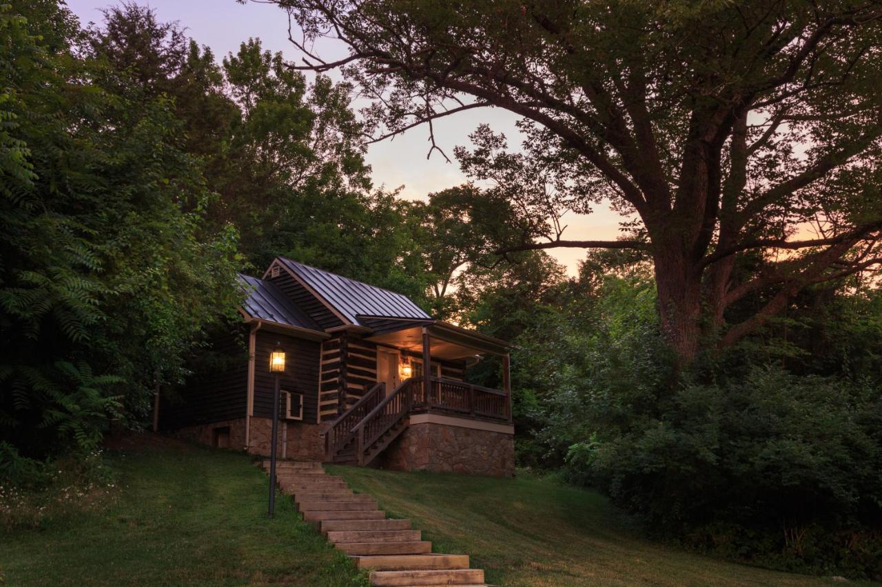 Inn And Cabins At Vaucluse Spring Stephens City Bagian luar foto